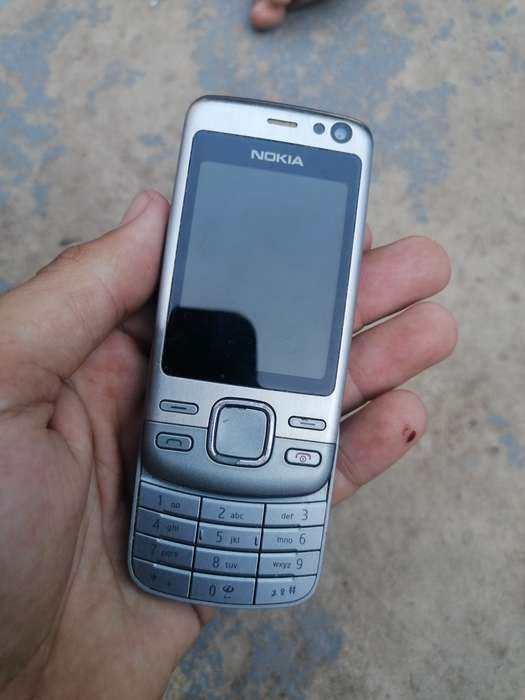Old nokia cellphone, could not test selling as is