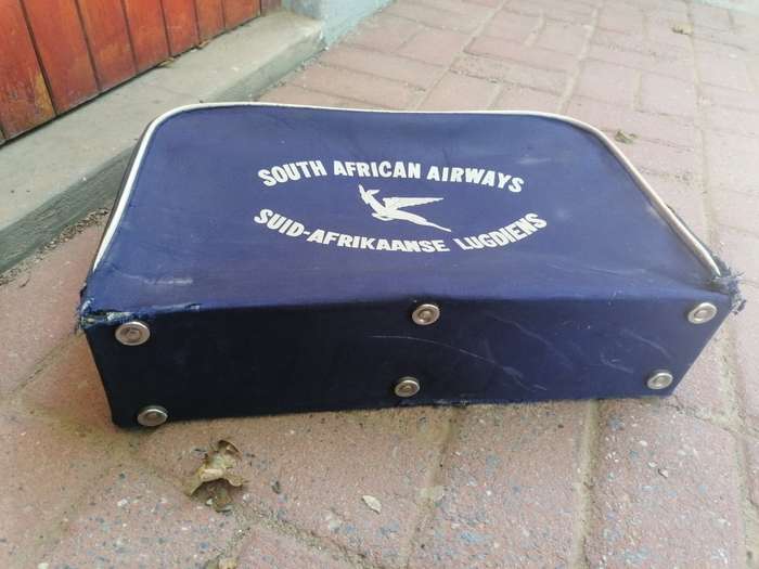 RARE FIND RARE vintage south african airways suid afrikaanse lugdiens case bag.