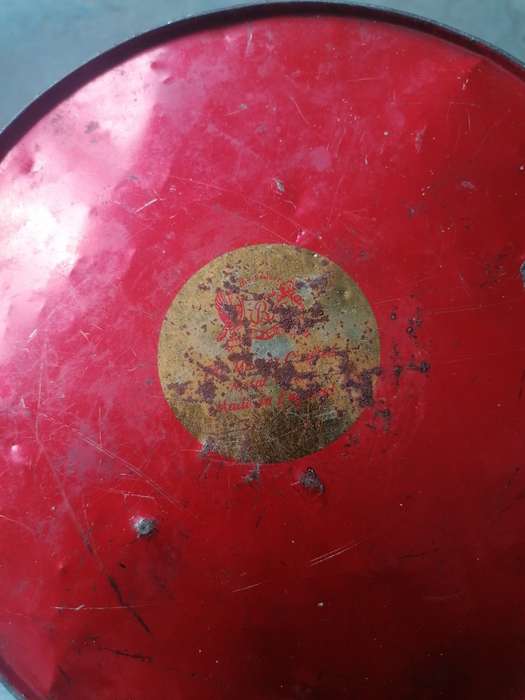 Vintage tin. No lid