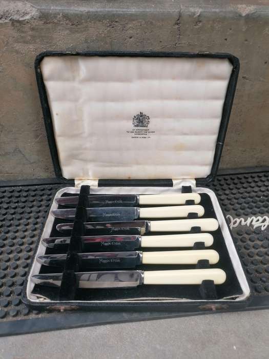 BY APPOINTMENT TO HER MAJESTY THE QUEEN SILVERSMITHS MAPPIN&WEBB LTD KNIVES IN ORIGINAL BOX