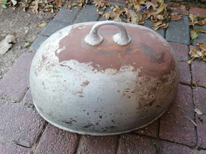 Large vintage lid
