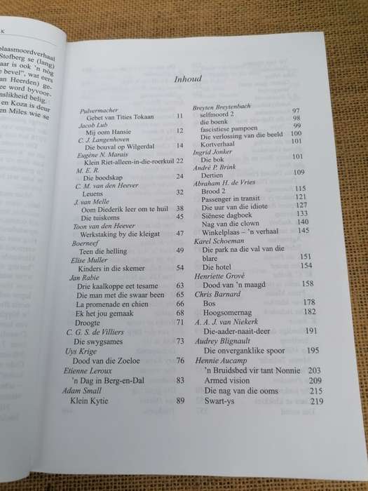 DIE AFRIKAANSE KORTVERHAALBOEK DEUR ABRAHAM H. DE VRIES