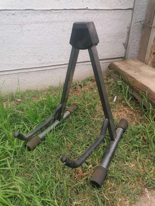 Guitar stand