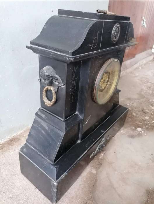 Rare Antique black marble mantle clock |