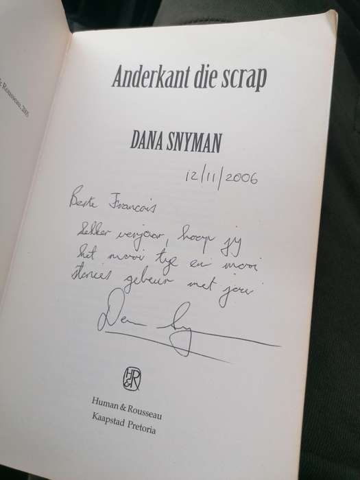 Anderkant die Scrap - Dana Snyman- Sagteband **Geteken**