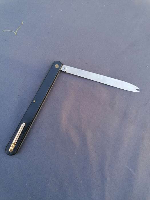 Vintage foldup knife