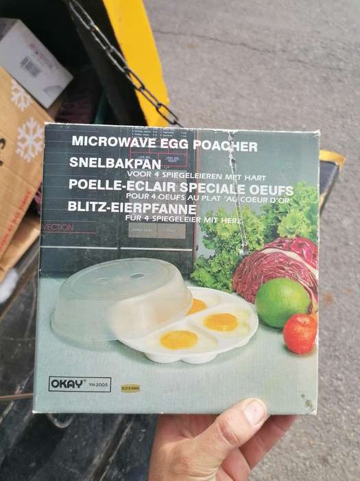 MICROWAVE EGG POACHER