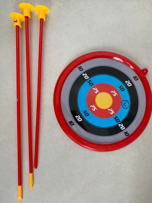 **Lovely bow and arrow play set **