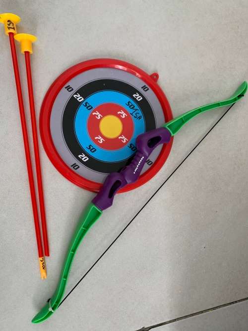 **Lovely bow and arrow play set **