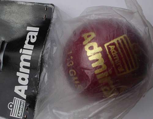 Admiral Club 113g 2 piece kids cricket ball
