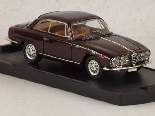 Alfa Romeo 2000 Sprint Street Dark Ruby Red