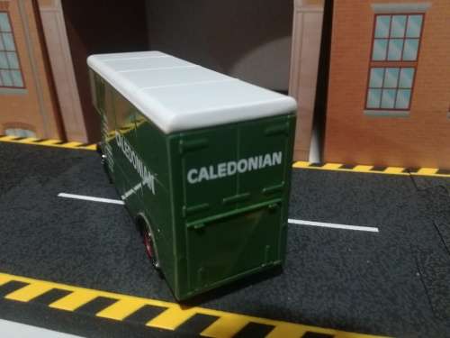 Guy Pantechnicon ``Waring and Gillow`