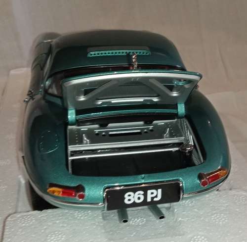 Jaguar E-TYPE Lightweight  Atkins 86PJ #44 Green 1963