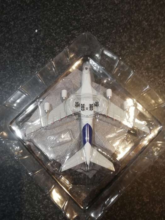 AIRBUS A380 1:400