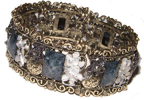***STUNNING!!!*** DESIGNER INSPIRED VINTAGE STYLE FLORAL BANGLE!