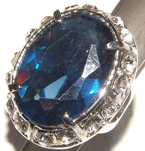 **BOLD!**LUCITE CRYSTAL AND RHINESTONE DRESS RING!