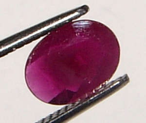 NATURAL RUBY (MADAGASCAR) -  RICH PIGEON BLOOD RED OVAL CUT - 0.80cts