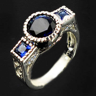 ***GORGEOUS***STUNNING SAPPHIRE WHITE GOLD DRESS RING!