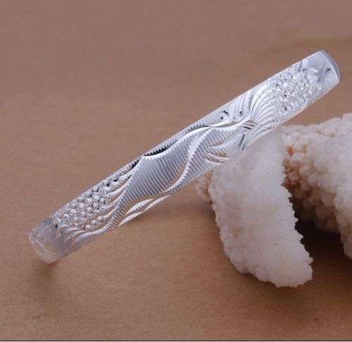 ***L@@@@K!!*** STUNNING ENGRAVED SILVER BANGLE!!