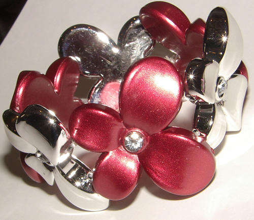 STUNNING BROAD LUCITE BEAD STRETCHY BRACELET WITH RHINESTONES!