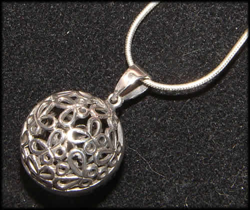 ***STUNNING!!!*** SOLID STERLING SILVER BUTTERFLY FILIGREE BALL PENDANT .
