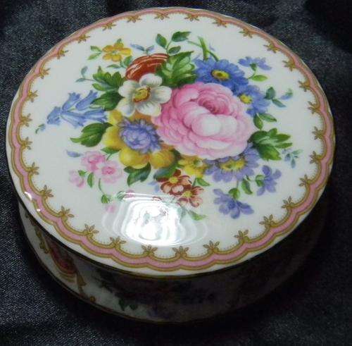 Rare 1944 Royal Albert Lady Carlyle Trinket box - PERFECT