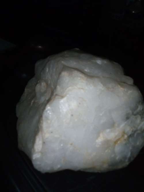 ROUGH PIECE WHITE QUARTZ