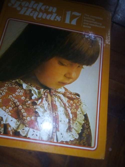 BOOK GOLDEN HANDS 17