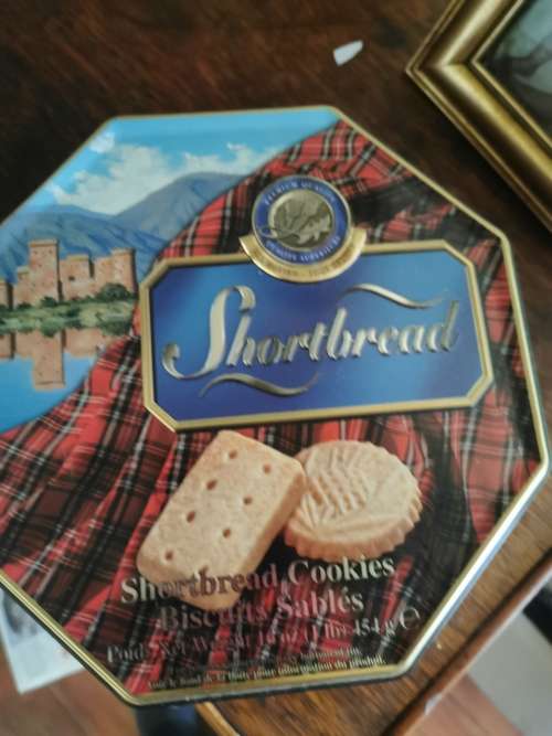 VINTAGE SHORTBREAD TIN A
