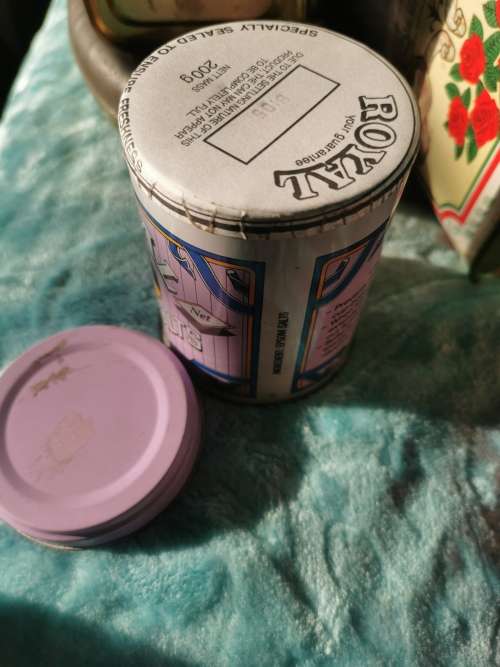 COLLECTABLE  ROYAL EPSOM SALT TIN