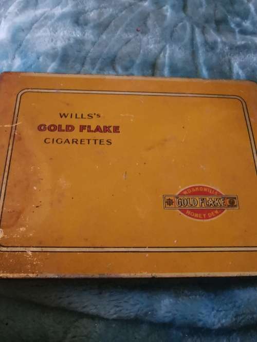 VINTAGR GOLDFLAKE CIGARETTE TIN