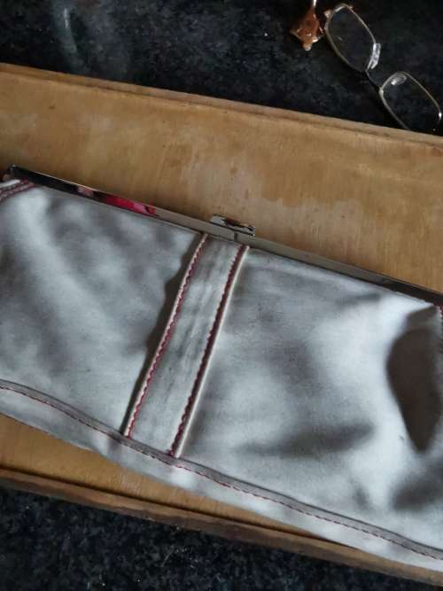 VINTAGE WOMENS  HANBAG WITH POCKETS AND ZIP