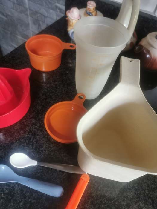 LOT KITCHEN ITEMS