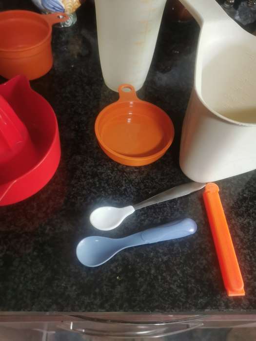 LOT KITCHEN ITEMS