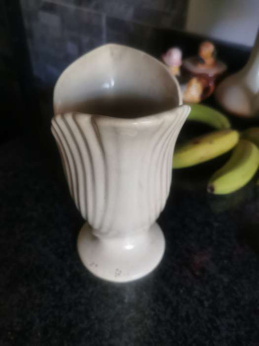 VINTAGE FLOWER VASE