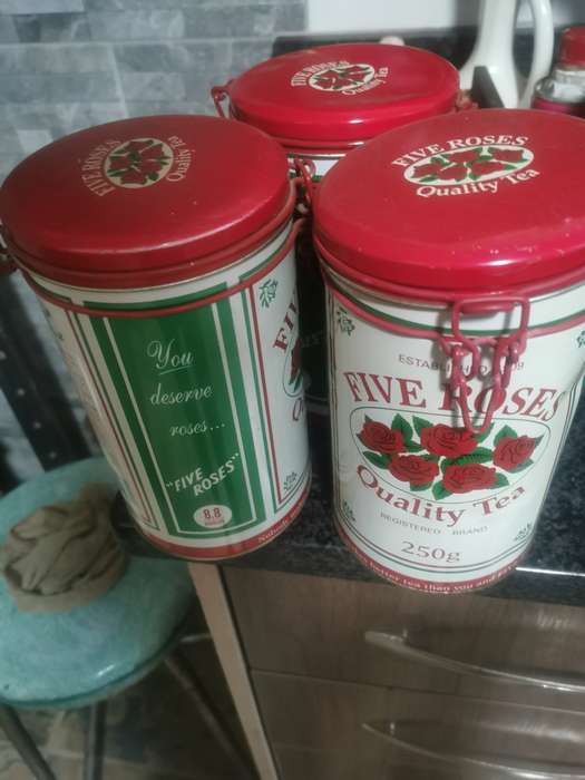 3 FIVE ROSES TEA TINS