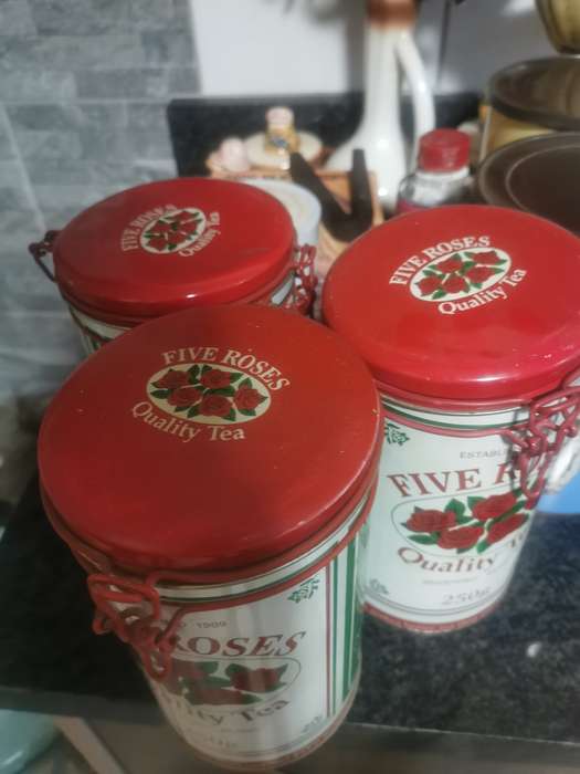 3 FIVE ROSES TEA TINS