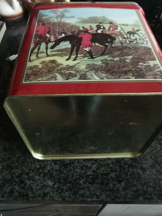 COLLECTABLE  TIN