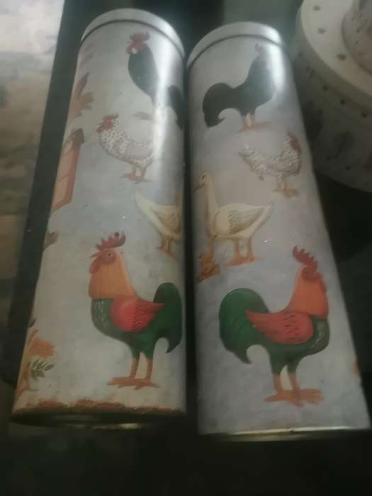 2 VINTAGE SPAGHETTI TINS