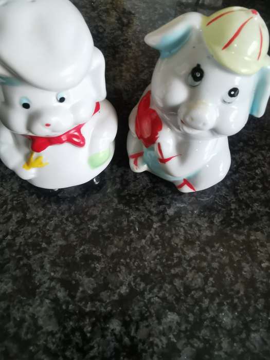 VINTAGE PIG SALT AND PEPPER SHAKERS
