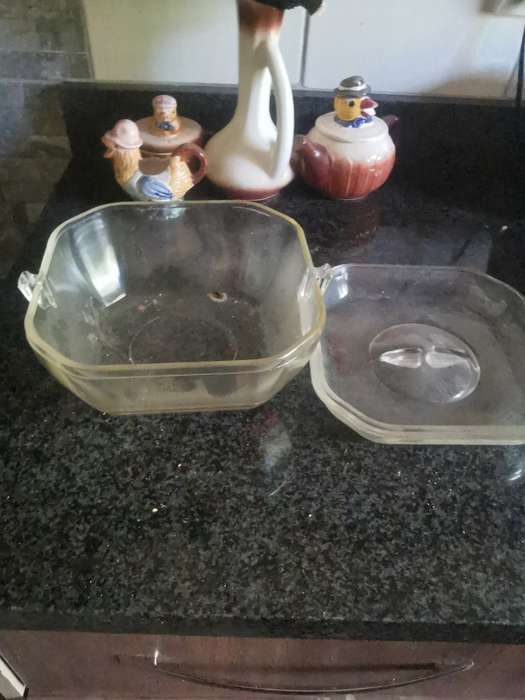 GLASS CASSEROLE DISH