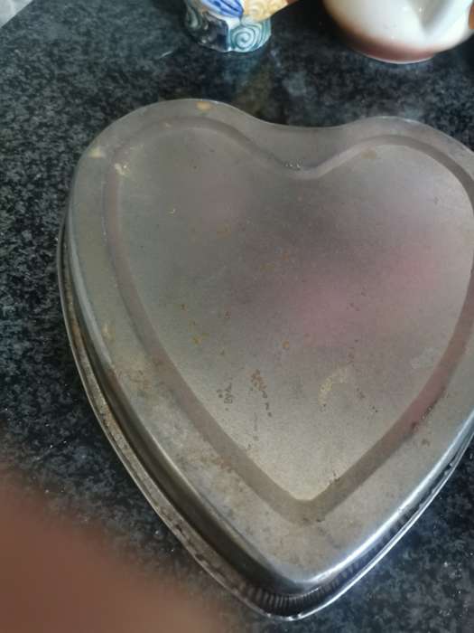 2 VINTAGE HEART PANS