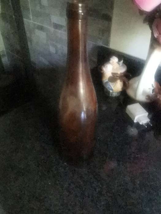 VINTAGE COLLECTABE BOTTLE