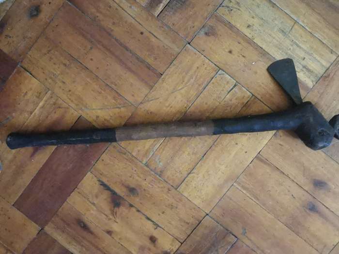 ANTIQUE AFRICAN TRIBAL AXE