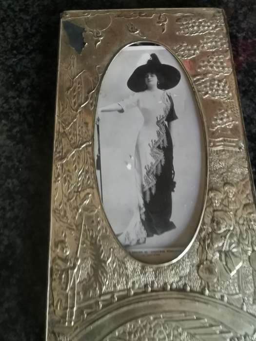VINTAGE FRAMED PHOTO