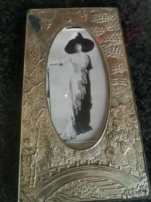 VINTAGE FRAMED PHOTO