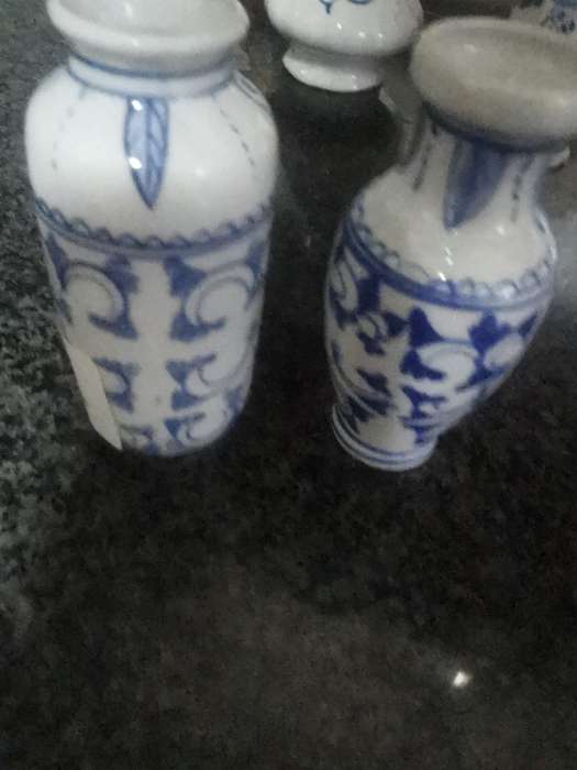 2 VINTAGE 9.5CM VASES
