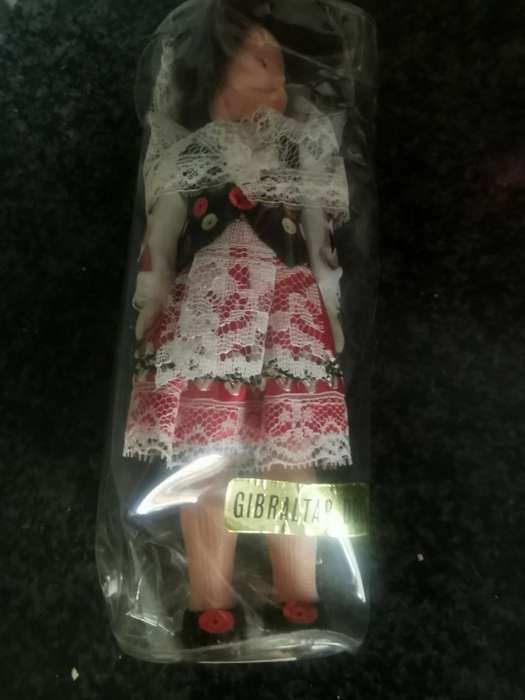 COLLECTABLE DOLL 3