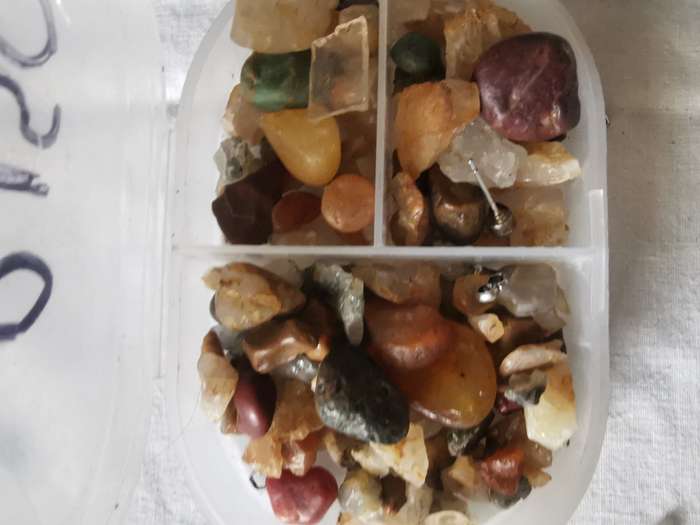 LOT SMALL COLLECTABLE STONES