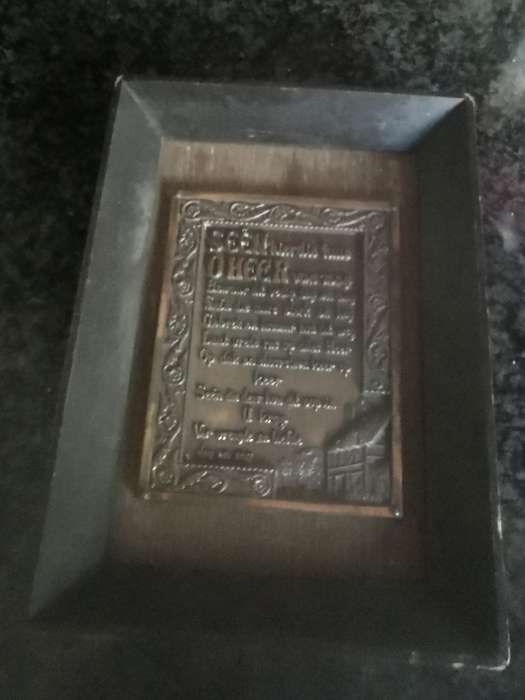 VINTAGE WALL HANGING PLAQUE IN WOODEN FRAME